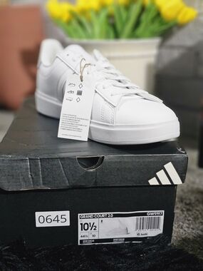 🔥NIB Adidas White Low-Top Leather Sneakers